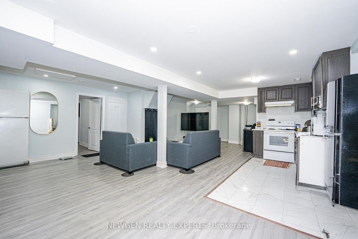 Photo 37 at 30 Adirondack Crescent, Wellington, Brampton