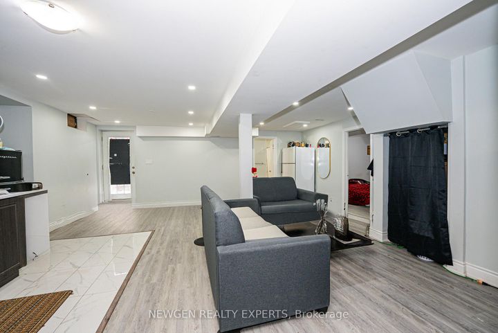 Photo 39 at 30 Adirondack Crescent, Wellington, Brampton