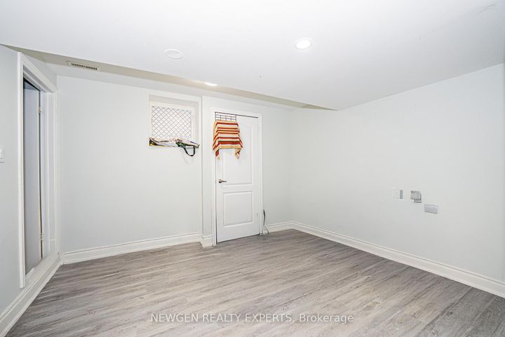 Photo 40 at 30 Adirondack Crescent, Wellington, Brampton