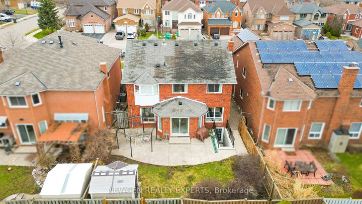 Photo 46 at 30 Adirondack Crescent, Wellington, Brampton