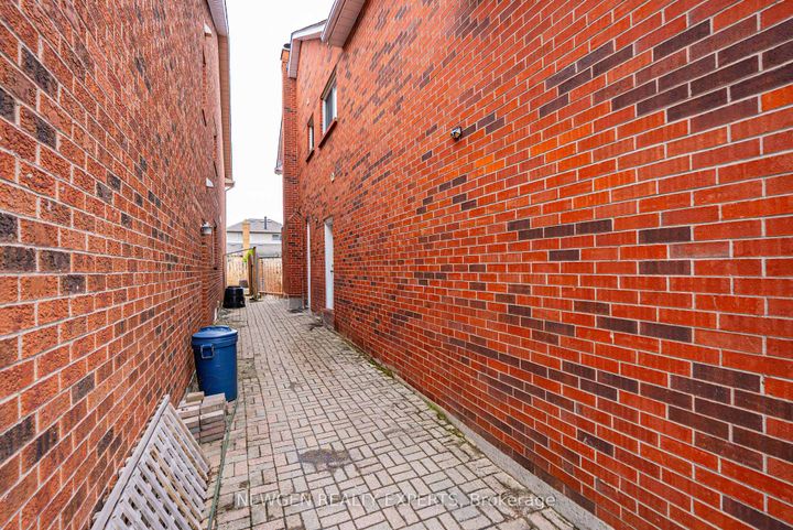 Photo 48 at 30 Adirondack Crescent, Wellington, Brampton