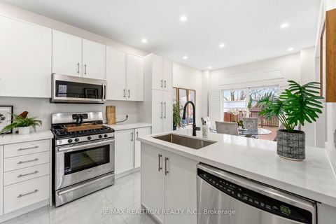 Photo 3 at 30 Glacier Crescent, Rouge E11, Toronto