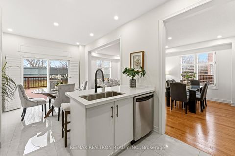 Photo 4 at 30 Glacier Crescent, Rouge E11, Toronto