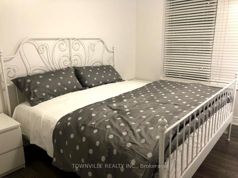 Photo 3 at 1912 - 310 Burnhamthorpe Road W, City Centre, Mississauga