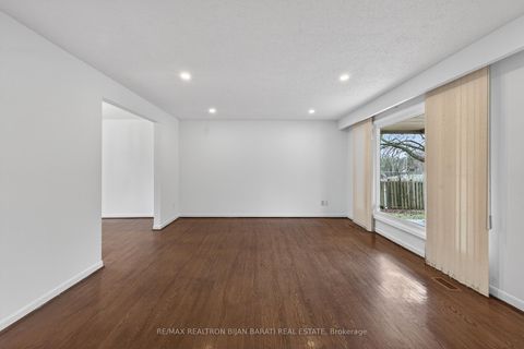 Photo 3 at 298 Newton Drive, Newtonbrook East, Toronto