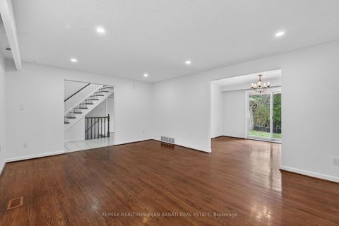 Photo 4 at 298 Newton Drive, Newtonbrook East, Toronto