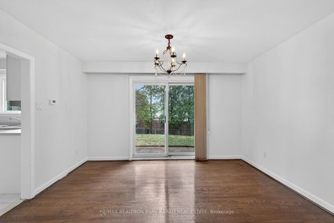 Photo 5 at 298 Newton Drive, Newtonbrook East, Toronto