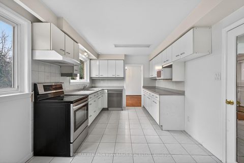 Photo 11 at 298 Newton Drive, Newtonbrook East, Toronto