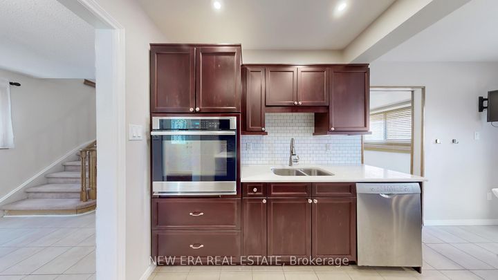 Photo 10 at 100 Cherry Hills Road, Glen Shields, Vaughan