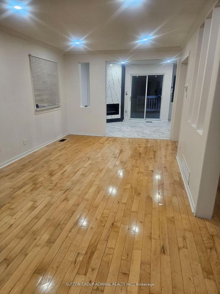 Photo 1 at 32 Magani Drive, Bradford, Bradford West Gwillimbury