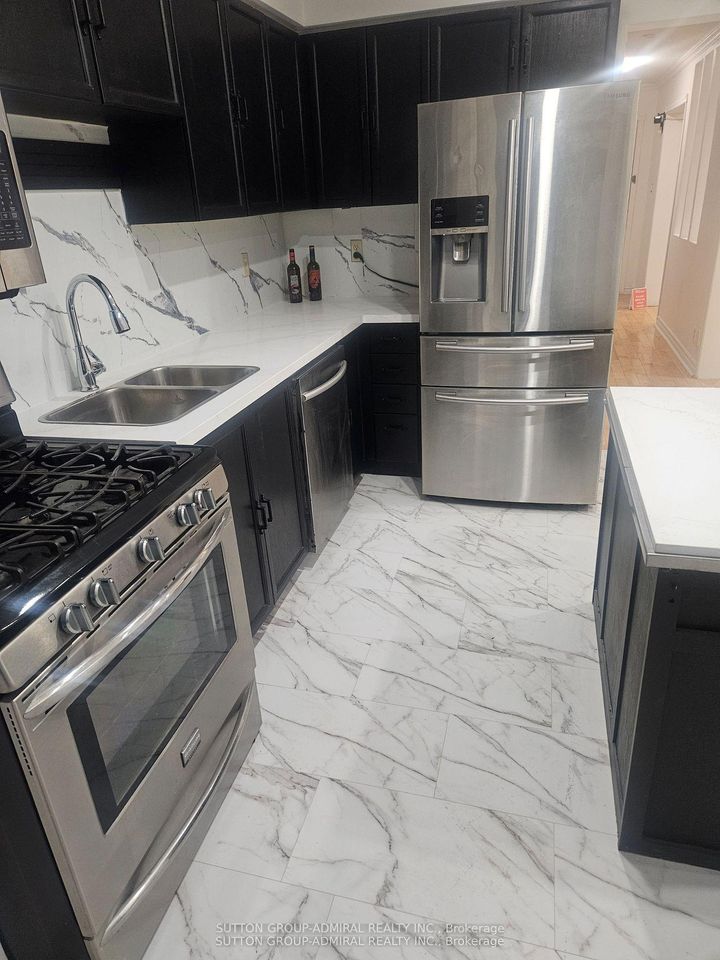 Photo 7 at 32 Magani Drive, Bradford, Bradford West Gwillimbury