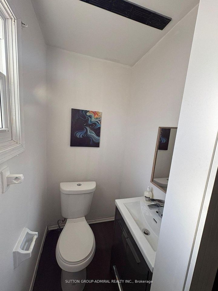 Photo 12 at 32 Magani Drive, Bradford, Bradford West Gwillimbury