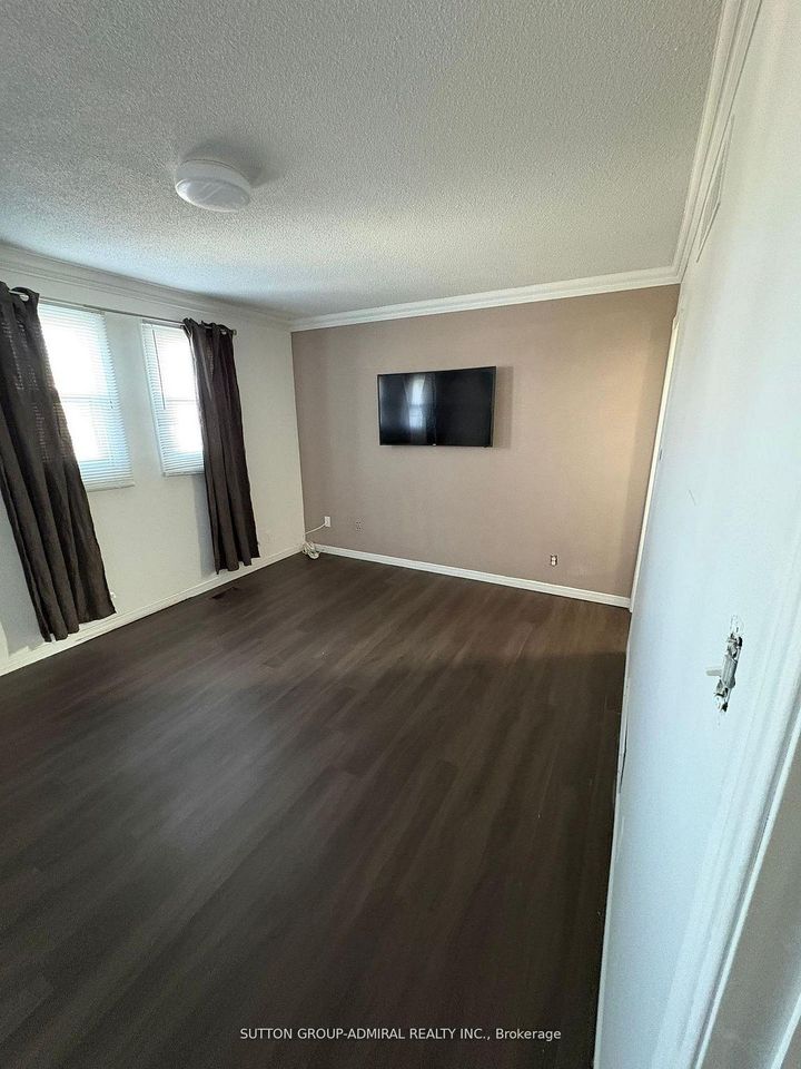 Photo 15 at 32 Magani Drive, Bradford, Bradford West Gwillimbury