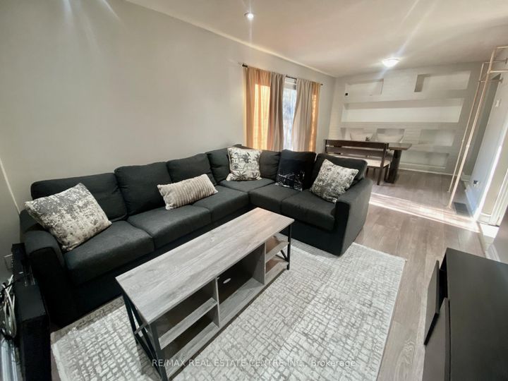 Photo 1 at 17 - 2755 Windwood Drive, Meadowvale, Mississauga