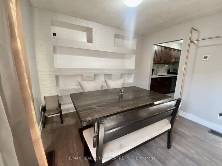 Photo 3 at 17 - 2755 Windwood Drive, Meadowvale, Mississauga