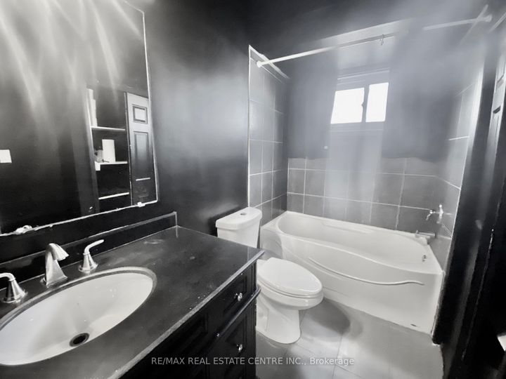 Photo 7 at 17 - 2755 Windwood Drive, Meadowvale, Mississauga