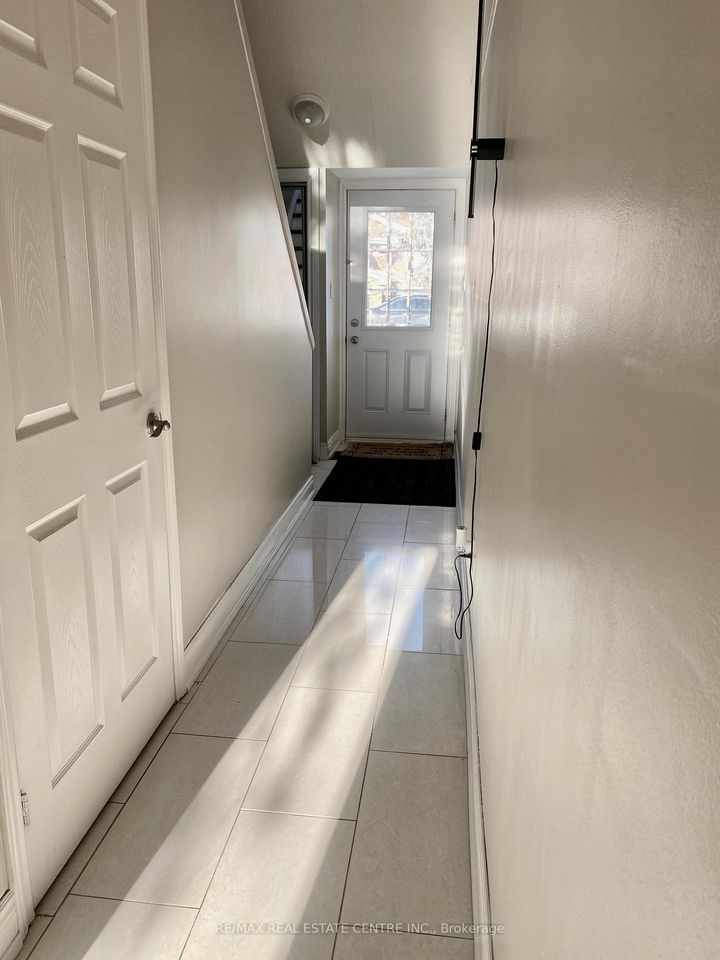 Photo 8 at 17 - 2755 Windwood Drive, Meadowvale, Mississauga