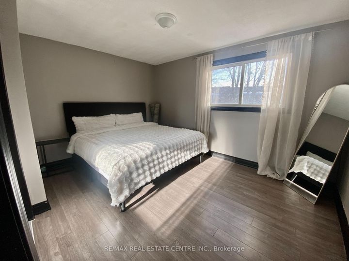 Photo 9 at 17 - 2755 Windwood Drive, Meadowvale, Mississauga