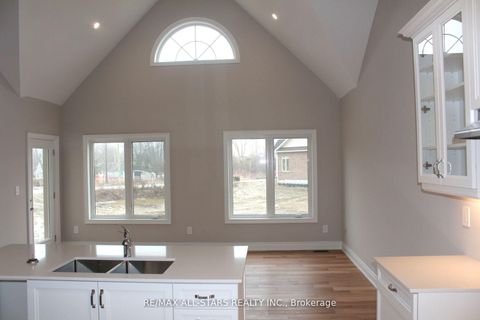 Photo 2 at 18 Schortinghuis Street, Sutton & Jackson's Point, Georgina