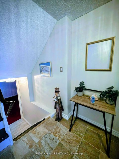 Photo 3 at 26 - 7707 Darcel Avenue, Malton, Mississauga