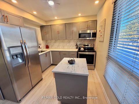 Photo 9 at 26 - 7707 Darcel Avenue, Malton, Mississauga