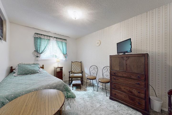 Photo 9 at 122 Valleyview Crescent W, Bradford, Bradford West Gwillimbury