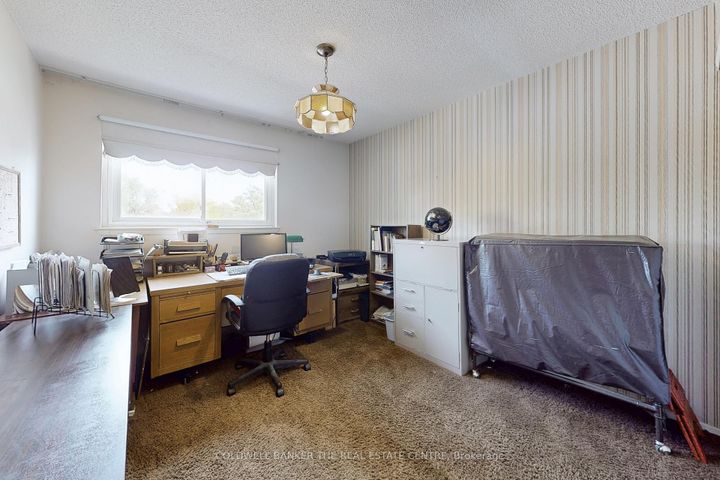 Photo 10 at 122 Valleyview Crescent W, Bradford, Bradford West Gwillimbury