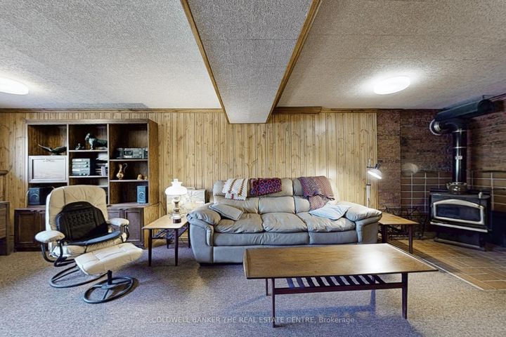 Photo 13 at 122 Valleyview Crescent W, Bradford, Bradford West Gwillimbury