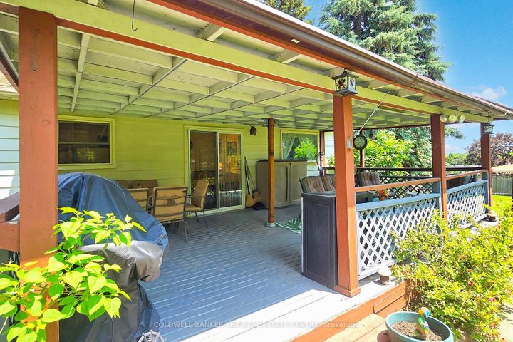 Photo 17 at 122 Valleyview Crescent W, Bradford, Bradford West Gwillimbury