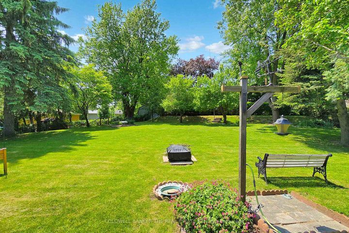 Photo 18 at 122 Valleyview Crescent W, Bradford, Bradford West Gwillimbury