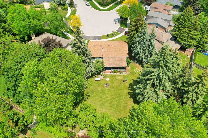 Photo 22 at 122 Valleyview Crescent W, Bradford, Bradford West Gwillimbury