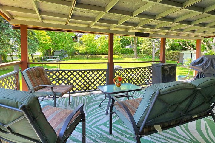 Photo 23 at 122 Valleyview Crescent W, Bradford, Bradford West Gwillimbury