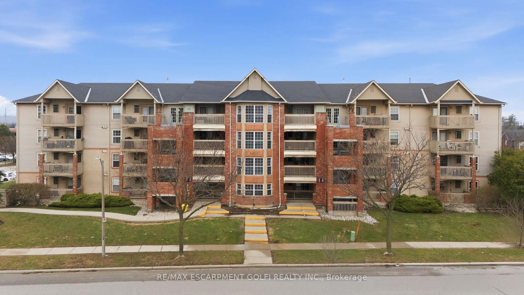 204 - 4015 KILMER Drive, Tansley, Burlington by Loree Meneguzzi Real Estate 204 - 4015 KILMER Drive, Tansley, Burlington