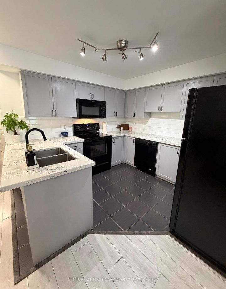 Photo 7 at 2 - 35 Hays Boulevard, RO River Oaks, Oakville