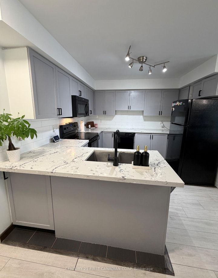 Photo 9 at 2 - 35 Hays Boulevard, RO River Oaks, Oakville