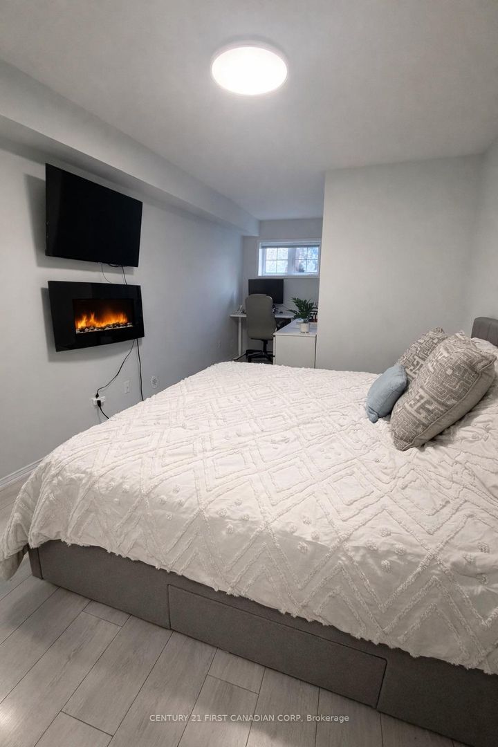 Photo 11 at 2 - 35 Hays Boulevard, RO River Oaks, Oakville