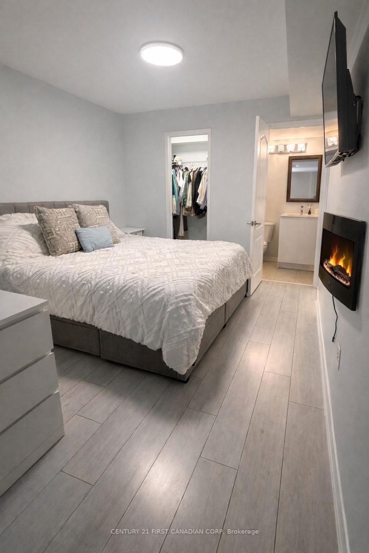 Photo 12 at 2 - 35 Hays Boulevard, RO River Oaks, Oakville