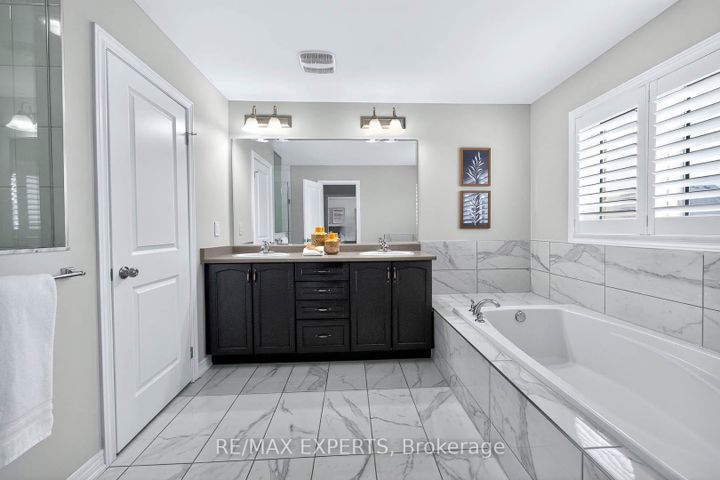 Photo 15 at 31 Gillis Road, Northwest Brampton, Brampton