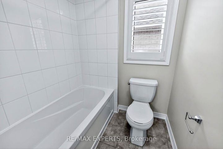 Photo 20 at 31 Gillis Road, Northwest Brampton, Brampton