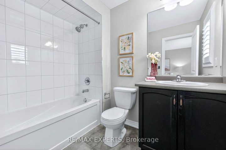 Photo 25 at 31 Gillis Road, Northwest Brampton, Brampton