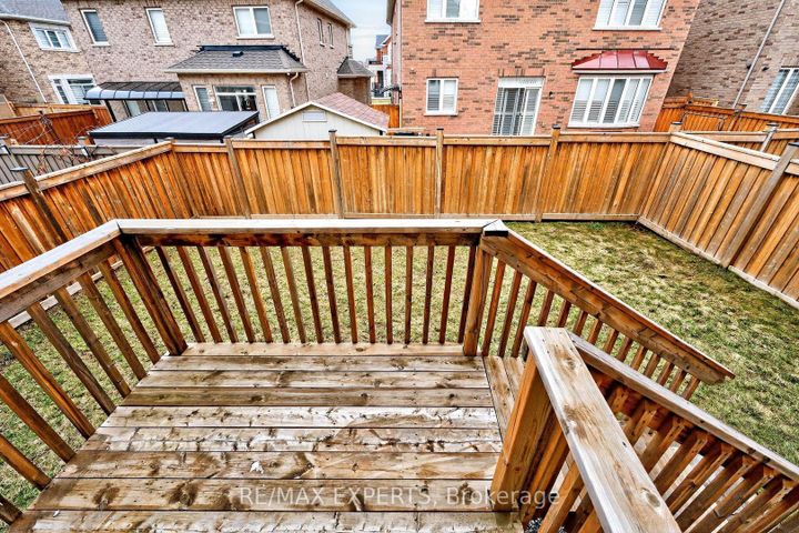 Photo 36 at 31 Gillis Road, Northwest Brampton, Brampton