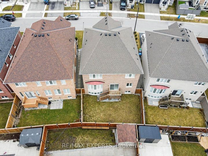 Photo 39 at 31 Gillis Road, Northwest Brampton, Brampton