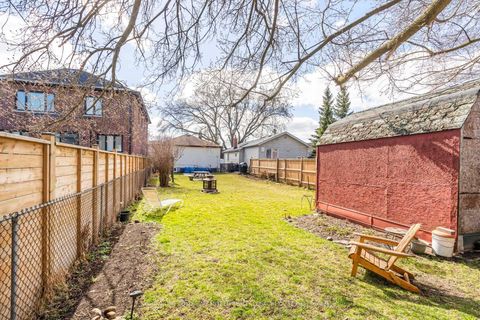 Photo 7 at 22 Albright Avenue, Alderwood, Toronto