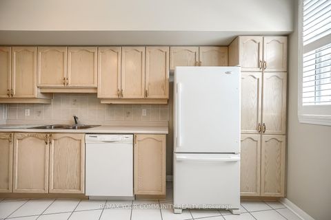 Photo 23 at 109 - 2502 Rutherford Road, Maple, Vaughan