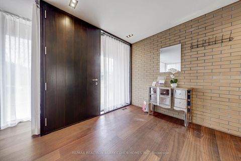 Photo 2 at 6 Bannatyne Drive, Windfields, Toronto