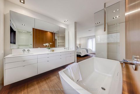 Photo 34 at 6 Bannatyne Drive, Windfields, Toronto