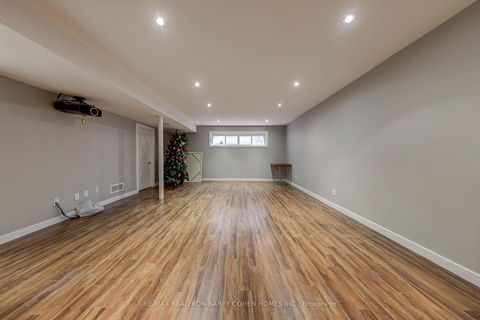 Photo 35 at 6 Bannatyne Drive, Windfields, Toronto