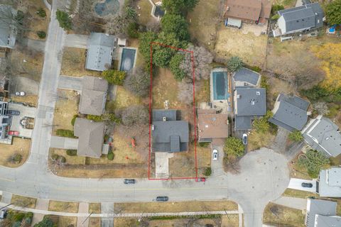 Photo 45 at 6 Bannatyne Drive, Windfields, Toronto