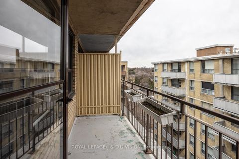 Photo 11 at 716 - 660 Eglinton Avenue W, Forest Hill North, Toronto