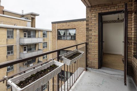 Photo 12 at 716 - 660 Eglinton Avenue W, Forest Hill North, Toronto